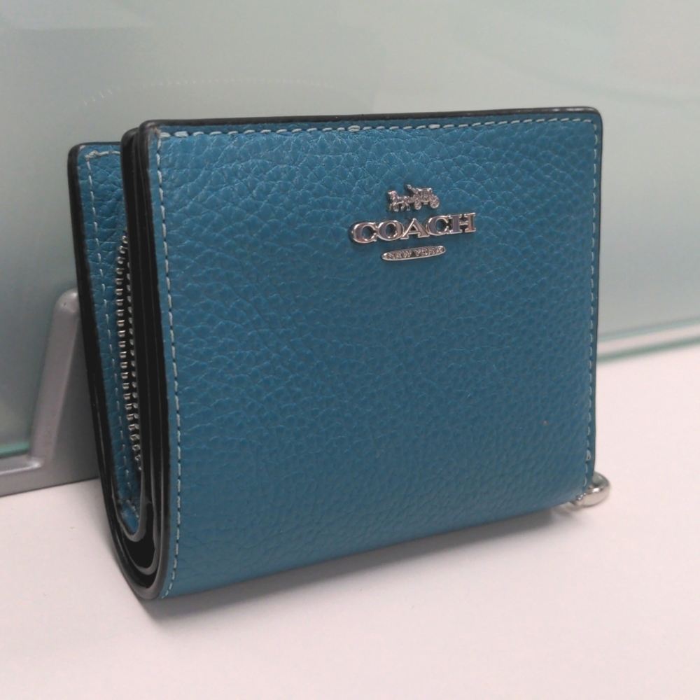 SOLD - COACH Teal Snap Wallet With C Charm And Zip Pocket In Pebbled Leather - Picture 2 of 5